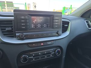Kia Ceed 1.6 MHEV iMT 100kW (136CV) Concept  - Foto 29