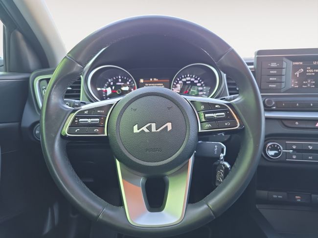 Kia Ceed 1.6 MHEV iMT 100kW (136CV) Concept  - Foto 10