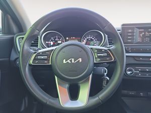 Kia Ceed 1.6 MHEV iMT 100kW (136CV) Concept  - Foto 17