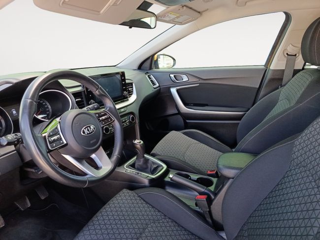 Kia Ceed 1.6 MHEV iMT 100kW (136CV) Concept  - Foto 8