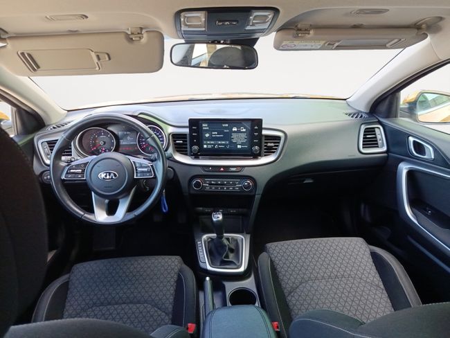 Kia Ceed 1.6 MHEV iMT 100kW (136CV) Concept  - Foto 9