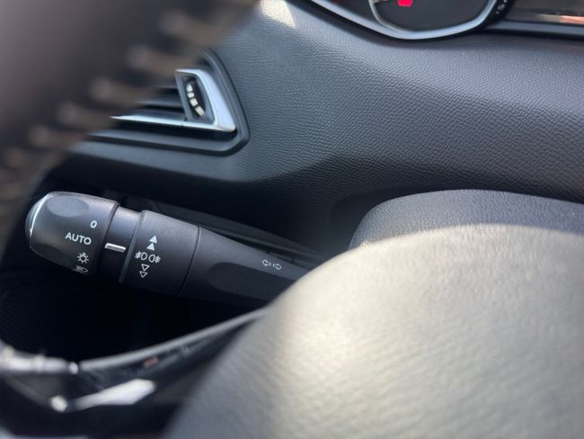 Peugeot 308 5P Allure BlueHDi 100 S&S  - Foto 18