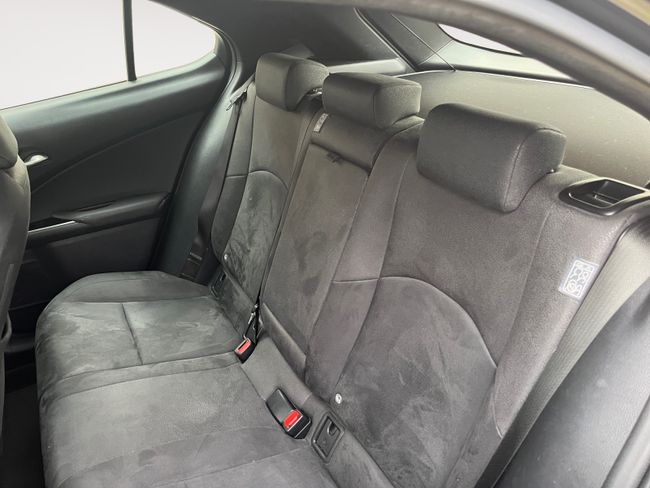 Lexus UX 2.0 250h Business  - Foto 12