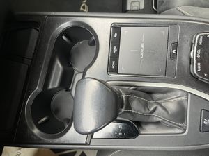 Lexus UX 2.0 250h Business  - Foto 39