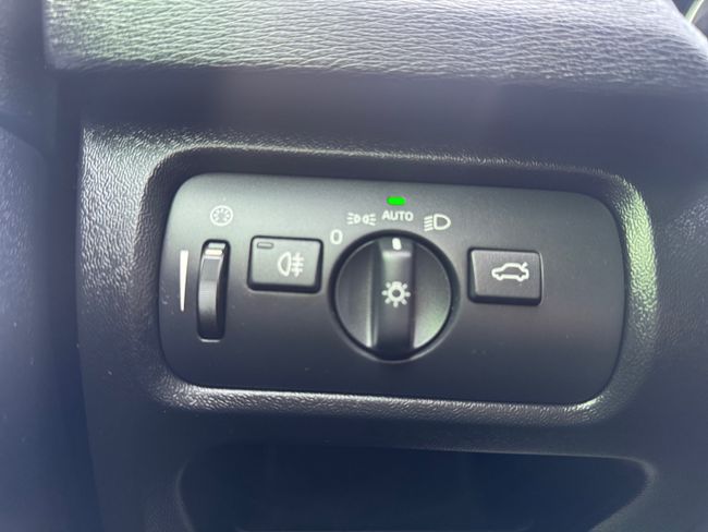 Volvo V40 2.0 D2 R-Design Momentum  - Foto 17