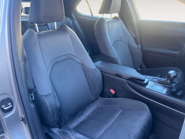 Lexus UX 2.0 250h Business  - Foto 12