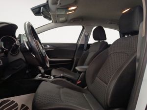 Kia Ceed 1.0 MHEV 88kW (120CV) Drive DCT  - Foto 13