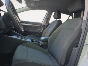 Volkswagen Golf Life 1.0 eTSI 81kW (110CV) DSG  - Foto 13