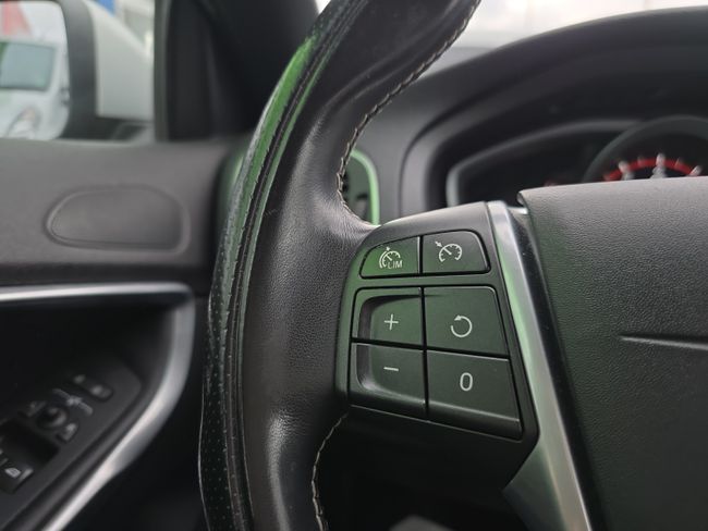 Volvo V40 1.5 T3 R-Design Momentum Auto  - Foto 15