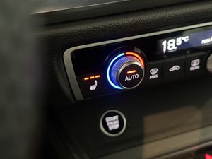 Audi Q3 BLACK LINE EDITION S-TRONIC 35TDI AUTOM 2.0 150CV  - Foto 17