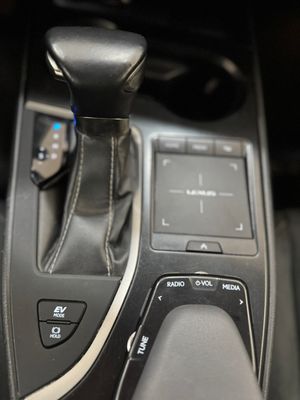 Lexus UX 250h Hybrid Premium   - Foto 42