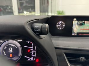 Lexus UX 250h Hybrid Premium   - Foto 36