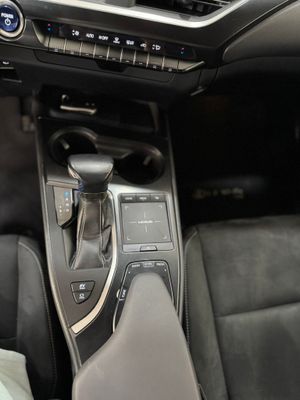Lexus UX 250h Hybrid Premium   - Foto 39