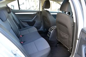 Skoda Octavia 1.6 Tdi 105cv Ambition - Foto 11