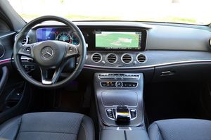 Mercedes Clase E 350d 4MATIC 9G-Tronic 258cv AMG - Foto 6