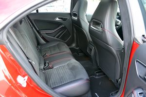 Mercedes Clase CLA 200d 136cv AMG - Foto 11