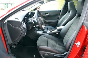 Mercedes Clase CLA 200d 136cv AMG - Foto 7