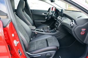 Mercedes Clase CLA 200d 136cv AMG - Foto 12