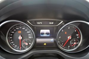 Mercedes Clase CLA 200d 136cv AMG - Foto 24