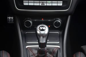 Mercedes Clase CLA 200d 136cv AMG - Foto 14