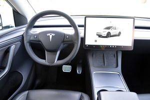 Tesla Model Y Gran autonomía Tracción integral 514cv - Foto 13