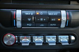 Ford Mustang Fastback Bullitt Special Edition 5.0 Ti-VCT V8 338 kW - Foto 27
