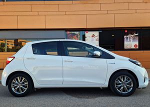 Toyota Yaris 1.5 100H ACTIVE (100CV.) MUY EQUIPADO Y MUY POCOS KM.  - Foto 7