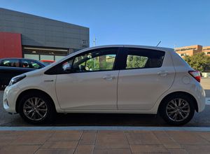 Toyota Yaris 1.5 100H ACTIVE (100CV.) MUY EQUIPADO Y MUY POCOS KM.  - Foto 8