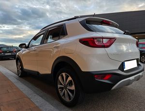 Kia Stonic 1.2 DPI 84CV. CONCEPT MUY BUEN ESTADO Y POCOS KM.  - Foto 6