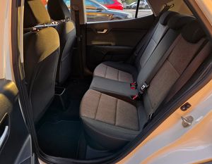 Kia Stonic 1.2 DPI 84CV. CONCEPT MUY BUEN ESTADO Y POCOS KM.  - Foto 17