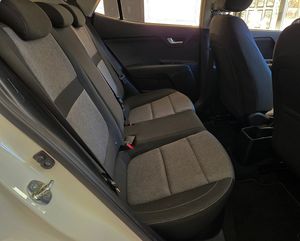 Kia Stonic 1.2 DPI 84CV. CONCEPT MUY BUEN ESTADO Y POCOS KM.  - Foto 18