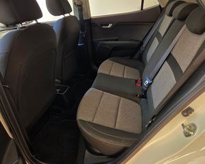 Kia Stonic 1.2 DPI 84CV. CONCEPT MUY BUEN ESTADO Y POCOS KM.  - Foto 19