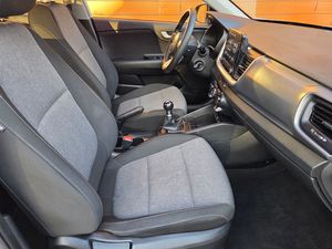 Kia Stonic 1.2 DPI 84CV. CONCEPT MUY BUEN ESTADO Y POCOS KM.  - Foto 11