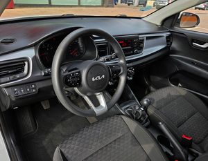 Kia Rio 1.2 85CV. CONCEPT MUY BUEN ESTADO Y POCOS KM.  - Foto 13
