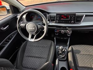 Kia Rio 1.2 85CV. CONCEPT MUY BUEN ESTADO Y POCOS KM.  - Foto 11