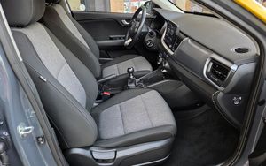 Kia Stonic 1.2 DPI 84CV. CONCEPT MUY BUEN ESTADO  - Foto 12