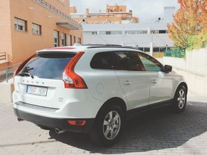 Volvo XC60 2.4 D5 AWD MOMENTUM   - Foto 4