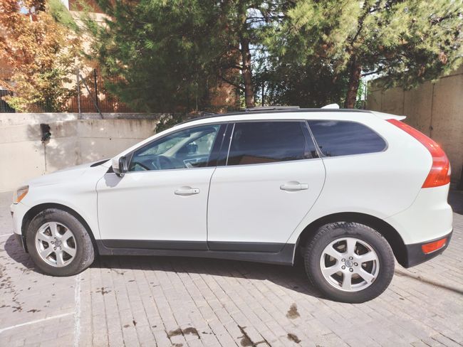 Volvo XC60 2.4 D5 AWD MOMENTUM   - Foto 8