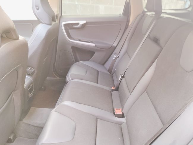 Volvo XC60 2.4 D5 AWD MOMENTUM   - Foto 17