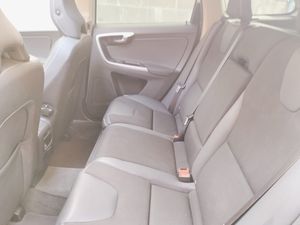 Volvo XC60 2.4 D5 AWD MOMENTUM   - Foto 17