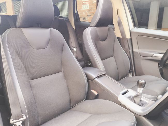 Volvo XC60 2.4 D5 AWD MOMENTUM   - Foto 16