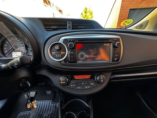 Toyota Yaris 1.4 D ACTIVE 5 PUERTAS   - Foto 13