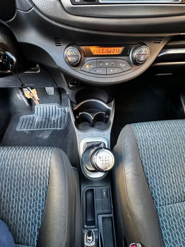 Toyota Yaris 1.4 D ACTIVE 5 PUERTAS   - Foto 15