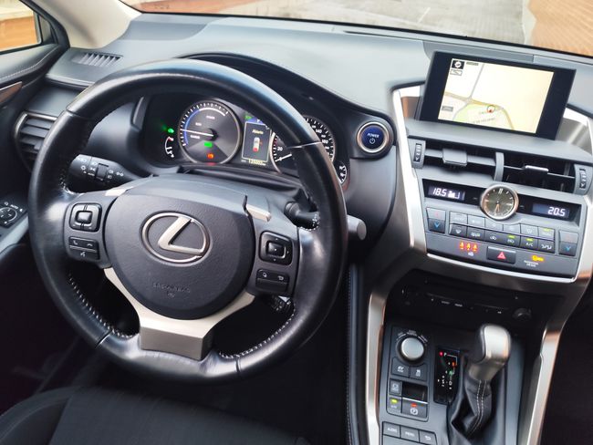 Lexus NX 300h Business 2WD  - Foto 13