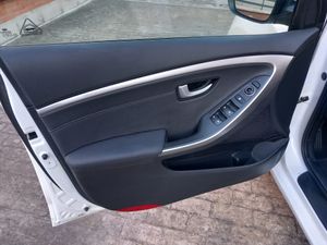 Hyundai i30 5p 1.6 GDI 135 CV BlueDrive Style Sport  - Foto 10