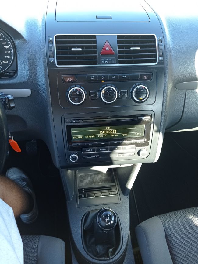 Volkswagen Touran 1.6 TDI 105CV   - Foto 16