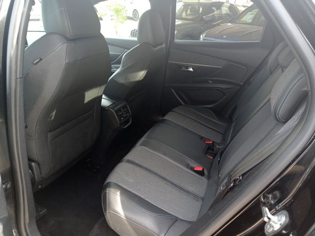 Peugeot 3008 Allure Pack BlueHDi 130 S&S EAT8  - Foto 27