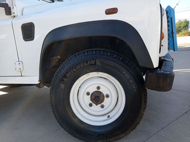 Land-Rover Defender Defender 90 SW E  - Foto 13