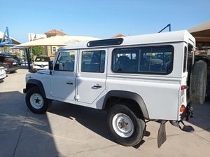Land-Rover Defender Defender 90 SW E  - Foto 11