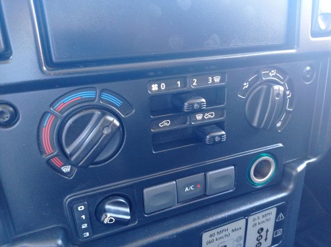 Land-Rover Defender Defender 90 SW E  - Foto 15
